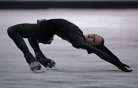 Ice Skating Aesthetic Dark, Figure Skating Aesthetic Dark, Ice Skating Pictures, Figure Ice Skates, Skate 3, Skating Aesthetic, Sports Aesthetic, Ice Skate, Ice Ice Baby