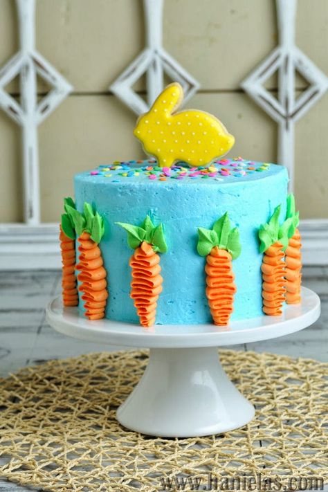 Haniela's: Easter Cake Decorated with Buttercream Carrots and Pretty Bunny Cookie Topper Easter Cake Decorating, Easter Cake Recipes, Cake Wrecks, Spring Cake, Bunny Cookies, Easter Baking, Easter Cake, Easter Cupcakes, Carrot Cake Recipe