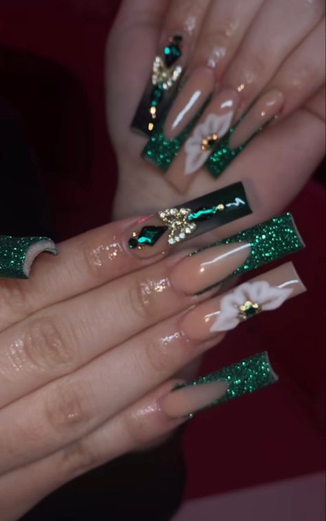 Pretty Dark Green Nails, Green Long Acrylic Nails With Diamonds, Emerald Green Nails Homecoming, Graduation Nails Green And Gold, Green Nails For Quinceanera, Forest Green Quinceanera Nails, Emerald Green Nails Quinceanera, Long Emerald Green Nails, Silver And Emerald Nails