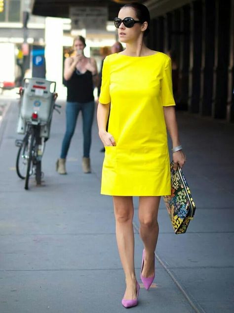 Repost Yellow Dress Casual, Neon Yellow Dresses, Street Style New York, Sophie Hulme, Rock Outfit, Nyfw Street Style, Yellow Satin, Satin Short, Note Box