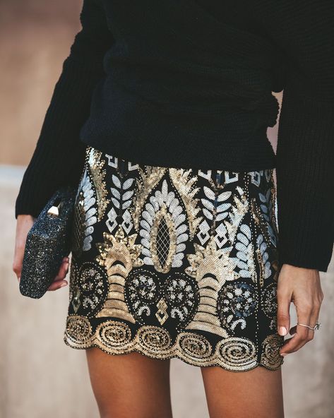 Elegant Outfit Ideas, Sequin Skirt Outfit, Gold Sequin Skirt, Black Sequin Skirt, Beaded Skirt, Embellished Skirt, Vegas Outfit, Skirt Outfit, Gold Sequin