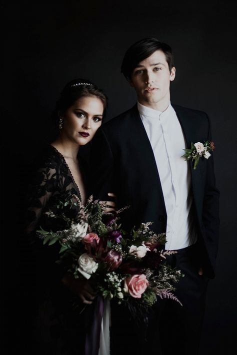 Elegant dark wedding portrait Wedding Ceremony Ideas, Chic Vintage Brides, Funny Wedding Photos, Goth Wedding, Dark Wedding, Moody Wedding, Wedding Photography Tips, Gothic Wedding, Vintage Bride