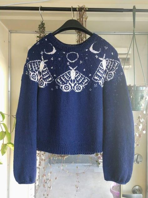 Moth Sweater, Fair Isle Knitting, Knit Outfit, Knitting Inspiration, Ugly Sweater, Outfits Casuales, Knitting Designs, Knit Patterns, Look Cool