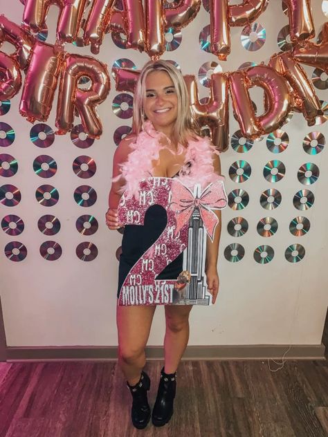 21st Birthday Traditions, 21 Signs Birthday, How To Make 21st Birthday Sign, 21 Birthday Sign Ideas, 21st Bday Signs, 21 Sign Birthday, 21st Sign Ideas, 21 Bday Sign, College Birthday Party Ideas