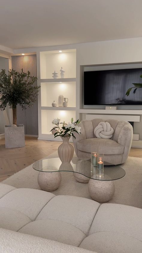 Living Room Small Elegant Living Room Ideas, Dream Living Room Aesthetic, Asthetic Houses Interior Living Room, Rich Living Room Aesthetic, Ivory Living Room Ideas, Neutral Cosy Living Room, 2025 House Decor Trends, Home Decor Ideas Living Room Cozy Small Spaces Tiny House, Multipurpose Living Room Ideas