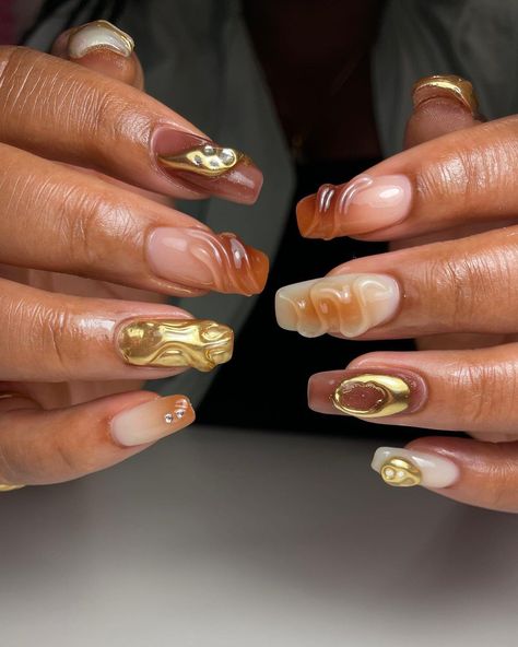 Ombré Design Nails, Nail Inspo Earth Tones, Funky Brown Nails, Earth Tone Nail Art, Brown 3d Nails, Warm Nail Designs, Earth Girl Nails, Gold Inspired Nails, Earth Toned Nails