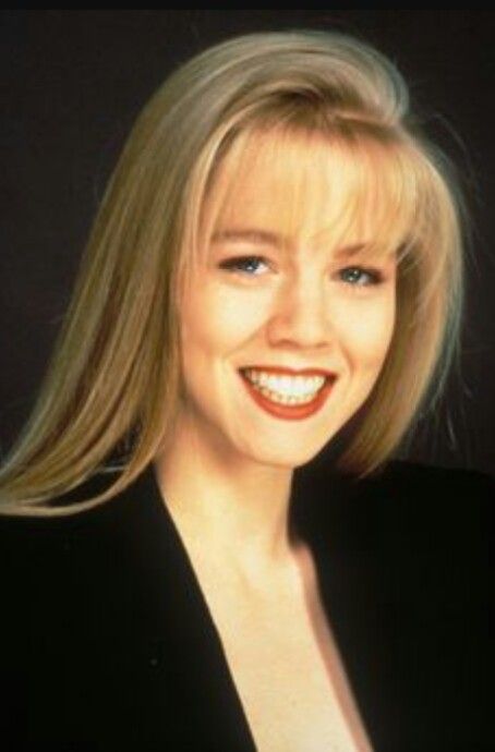 The young Jennie Garth Jennie Garth 90210, 1990s Hair, Kelly Carlson, Kelly Taylor, Jason Priestley, Brian Austin Green, Jennie Garth, Luke Perry, Shannen Doherty