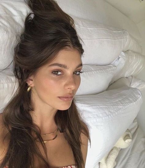 are you a shifter looking for brunnette face claims?? i gotchu ;) Brunette Aesthetic, Camila Morrone, Brunette Girl, Younger Looking Skin, Photo Instagram, Pretty Face, Hair Inspo, Natural Makeup, Brown Hair