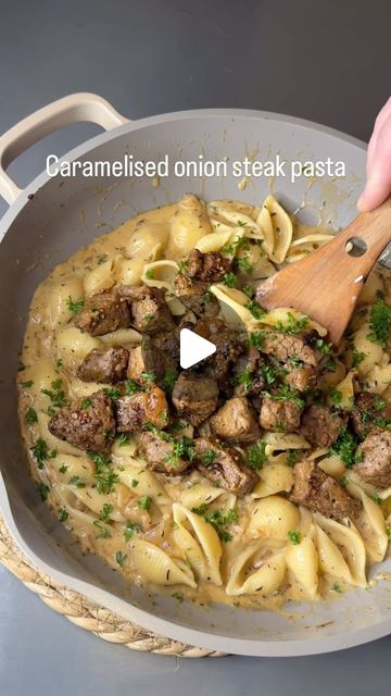 Petya Marinova on Instagram: "Caramelised onion steak pasta 🥩 🍝   Ingredients (serves 2)  250g sirloin steak 130g dried pasta, any shape 2 large brown onions, thinly sliced 4 garlic cloves, chopped 120ml single cream 100ml reserved pasta water 1 tbsp plain flour 25g butter 1 tbsp balsamic vinegar 40g grated cheddar cheese 2 ½ tsp steak seasoning ½ tsp dried thyme salt and pepper to taste 1 tbsp chopped fresh parsley  Full recipe with all the details are on my recipe club ( linked in my bio) If you’re looking for meal inspo, please check out my WithMe recipe platform - linked in my bio 💕  #dinnerideas #meals #steakdinner #caramelisedonion #creamypasta #quickrecipes #easyrecipes #easymeals" Onion Steak, Dried Pasta, Thyme Salt, Steak Pasta, Caramelised Onion, Chicken Crockpot Recipes Easy, Pasta Water, Sirloin Steak, Chicken Crockpot