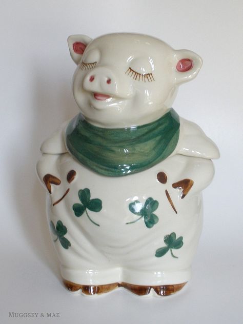 Shawnee Shamrock. My mother has this one. OH MY GOSH I REMEMBER THIS Pig Cookie, Antique Cookie Jars, Pig Cookies, Collectible Cookie Jars, Jars For Sale, Shawnee Pottery, Collectible Pottery, Cookie Jars Vintage, This Little Piggy