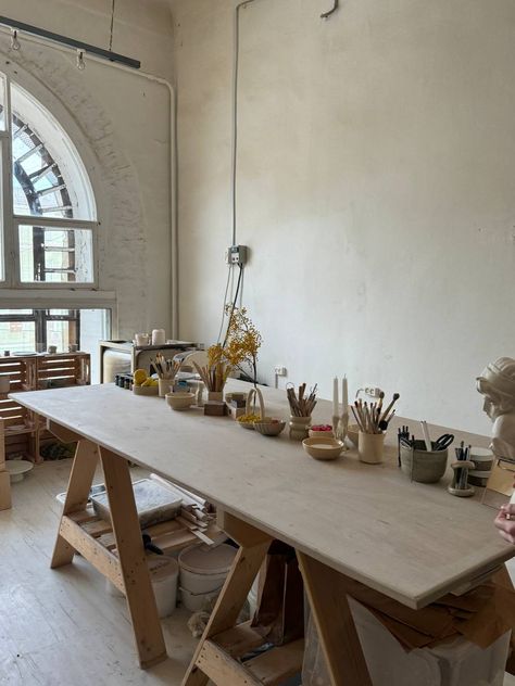 Ceramic Studio Setup, Interior Designer Astethic, Art Studio Modern, Sculpture Workshop Studio, Art Studio Warehouse, Community Pottery Studio, Ceramic Studio Aesthetic, Art Studio Layout, Garage Art Studio Ideas