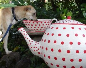 Teatime Craft: Paper Mache Teapot and Teacup Giant Teapot Prop Diy, Paper Mache Teapot, Teapot Paper Craft, Mushroom Hat Paper Mache, Paper Mache Teacup, Paper Teapot, Alice In Wonderland Teapot, Tea Cups Diy, Teapot Crafts