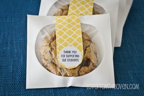 Single Cookie Packaging, Cookie Favors Packaging, Diy Cd, Packaging Cookies, Love From The Oven, Cookies Packaging, Single Cookie, Treat Holders, Cookie Favors