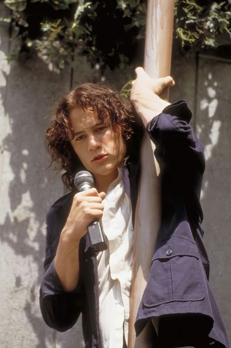 heath ledger patrick verona aesthetic 10 things i hate about you hd boyfriend material handsome icon icons 90 90s Freetime Activities, Kaptan Jack Sparrow, Pier Paolo Pasolini, 10 Things I Hate About You, Septième Art, Teen Movies, I Love Cinema, 90s Movies, Heath Ledger