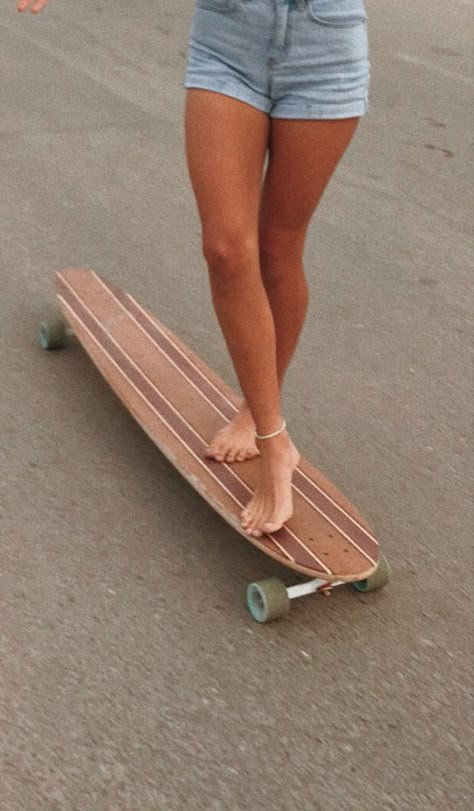 Long Board Surfing, Long Boarding Aesthetic, Long Board Aesthetic, Longboarding Aesthetic, Surfskate Aesthetic, Long Board Skateboard, Summer Skating, Longboard Aesthetic, Surfergirl Style