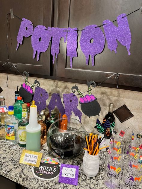 Halloween Drink Station Ideas, Halloween Potion Drink Station, Stock The Bar Halloween Party, Halloween Drink Dispenser Ideas, Halloween Drink Station, Halloweekend Party, Beverage Station Party, Halloween Party Drinks, Vampire Party