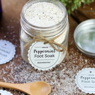 Peppermint Foot Soak, Homemade Foot Soaks, Peppermint Bath Salts, Diy Foot Soak, Foot Soak Recipe, Homemade Gifts For Friends, Easy Diy Christmas Gifts, Sugar Scrub Recipe, Foot Soak