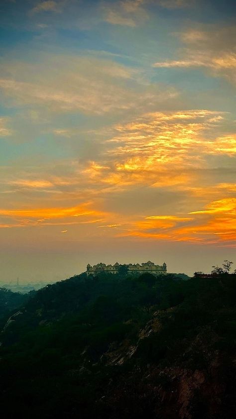 Barsana Radha Rani Temple, Barsana Temple, राधा रानी, Vrindavan Dham, Insta Profile, Spiritual Love, The Hindu, Insta Profile Pic, Radha Rani