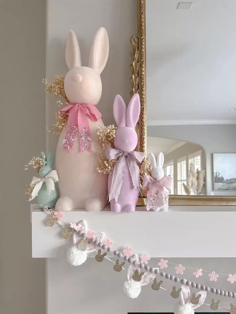 Easter Fireplace Decor, Easter House Decorations, Pink Easter Decor, Modern Easter Decor, Easter Mantle Decor, Easter Mantle, Modern Easter, Easter Wreath Diy, Easter Garland