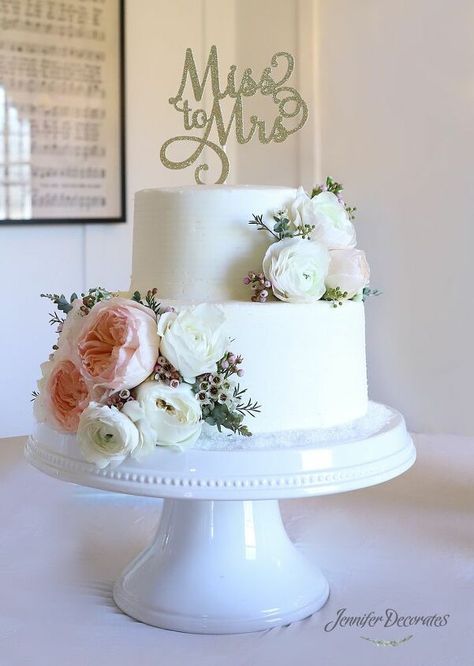 Two Tier Bridal Shower Cake, Bridal Shower Cake Ideas Classy, Cake With Real Flowers, Bridal Shower Cake Ideas, Wedding Shower Cake, Diy Bridal Shower, Cake Roses, Wedding Shower Cakes, David Austin Rose