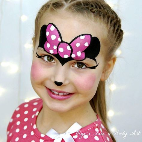 Fast and easy Minnie Mouse design. I guess this one is the most requested one on… Mouse Face Paint, Disney Face Painting, Face Painting Tips, Christmas Face Painting, Girl Face Painting, Face Painting Tutorials, Face Painting Easy, Kids Face Paint, Belly Painting