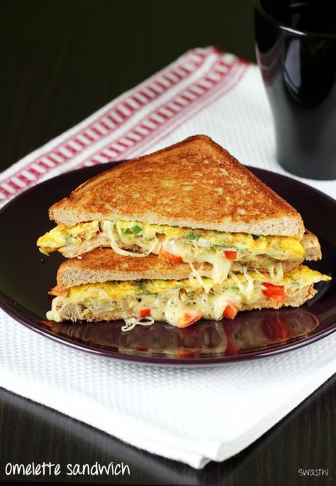 Sandwich Indian, Omelette Sandwich, Bread Omelette, Bread Snacks Recipe, Easy Breakfast Sandwich, Egg Food, Egg Bread, Bread Sandwich, Breakfast Sandwich Recipes