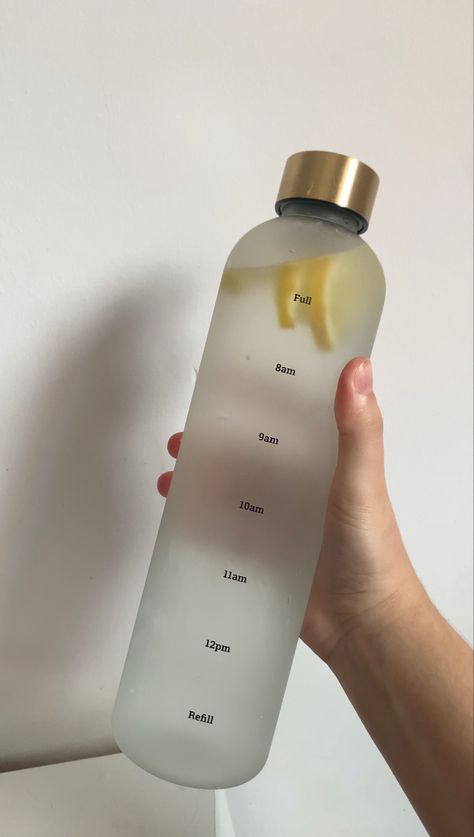 2l Water Bottle, Water Bottle Tracker, Water Bottle With Times, Aesthetic Water, Trendy Water Bottles, Honey Water, Daily Water Intake, Water Aesthetic, Motivational Water Bottle