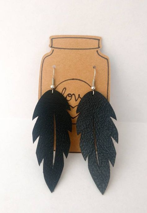 Feather Earrings Diy, Leather Feather Earrings, Diy Jewelry To Sell, Diy Leather Earrings, Earrings Feather, Leather Jewelry Diy, Leather Jewellery, Faux Leather Earrings, Bar Stud Earrings