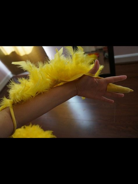 Big Bird Halloween Costume, Sesame Street Costume, Bird Halloween Costume, Big Bird Costume, Africa Burn, Food Halloween Costumes, Halloween Food Crafts, Duck Costumes, Bird Costume