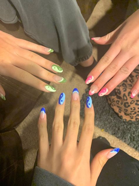 yin yang trio acrylics Trio Matching Nail Designs, Matching Nails For 3 People, Trio Nails Ideas, Matching Friend Nail Ideas, Nail Designs Matching Bff, Nail Ideas Ying Yang, Twin Nail Ideas, Coordinating Nails For Friends, Matching Nails Sisters