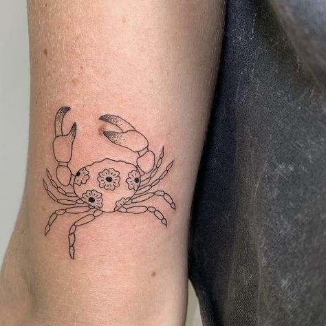 Hawaii Stamp Tattoo, Crab Tattoos, Crab Tattoo, Crab Art, Compass Tattoo, Heart Tattoo, Tattoos And Piercings, Small Tattoos, Crab