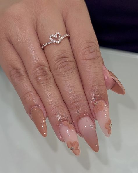 ig: nailsbyzairaa Almond Shaped Birthday Nails, Cute Bday Nails, Almond Nails Designs, Classy Acrylic Nails, Feet Nails, Brown Nails, Dope Nail Designs, Acrylic Nails Coffin Pink, Prom Nails