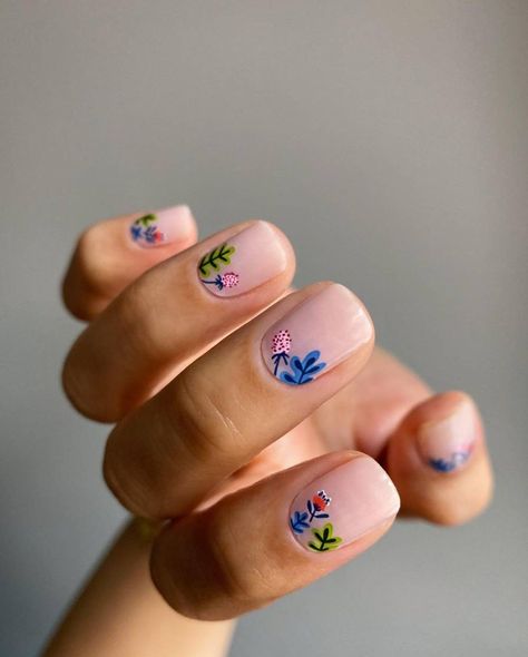 Hand Painted Nail Art Flowers, Hand Painted Flower Nail Art, Hand Painted Flowers On Nails, How To Paint Flowers On Nails, Cloud Nails, Glitter Tips, Popular Nail Art, Small Nails, Style Nails