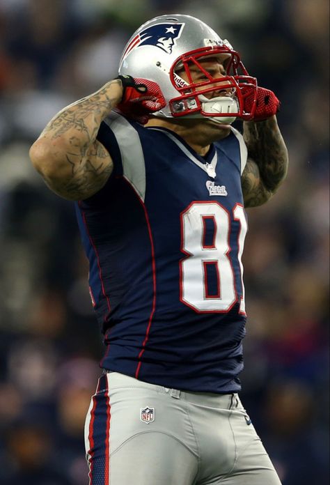 Aron Hernandez, Attleboro Massachusetts, Aaron Hernandez, Cute Football Players, New England Patriots Football, Nfl Football Players, Men Sport Pants, Patriots Football, American Football Players