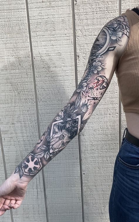 Female Star Wars Tattoo, Ahsoka Sleeve Tattoo, Star Wars Tattoo Sleeve Ideas, Star Wars Tattoo Sleeve Black And White, Star Wars Forearm Tattoo, Star Wars Sleeve Tattoos For Guys, Starwars Sleeve Tattoos, Nerd Sleeve Tattoo, Star Wars Half Sleeve Tattoo