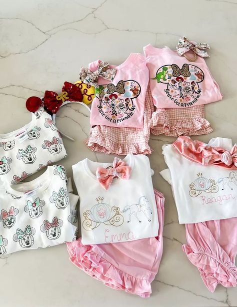 Toddler Disney Outfit, Disney Outfits Summer, Disney Outfits Girls, Disney Toddler Outfits, Disney Packing List, Kids Disney Outfits, Toddler Girl Christmas Outfits, Disney Packing, Family Vacation Ideas