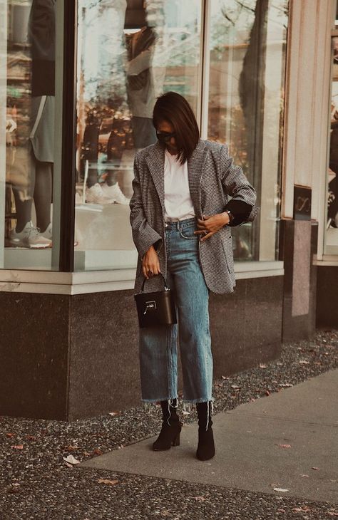 80's trend | over sized blazer | over sized blazer outfit | boyfriend jeans and blazer | street style | outfit inspo | women's fashion | fall fashion ideas 80s Blazer Outfit, Oversize Blazer Outfit, Oversized Blazer Outfit, 80s Trends, 80s Blazer, Oversize Outfit, Blazer Street Style, Blazer Outfits Casual, Blazer Outfit