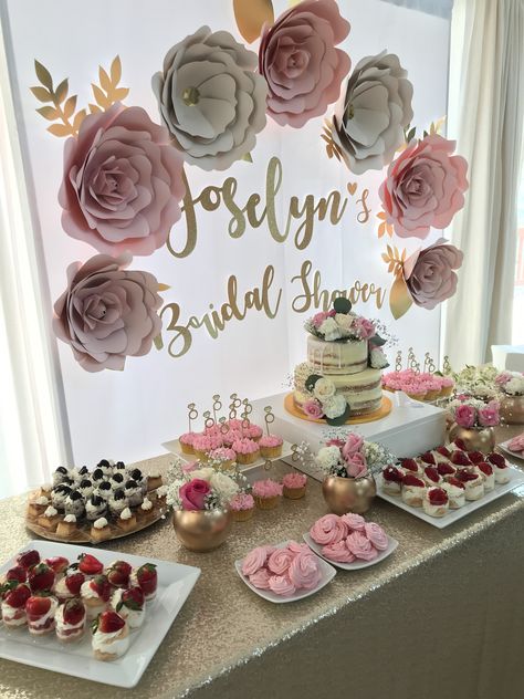 Bridal Shower Inspiration Decor, Wedding Cupcake Table, Wedding Decoration Idea, Hen Ideas, Pink Dessert Tables, 95th Birthday, Dessert Table Birthday, Paper Flowers Diy Easy, Moms 50th Birthday