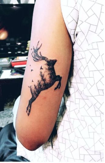 The Ultimate Guide to Hunting Tattoos: Ideas and Inspiration Native American Deer Tattoo, Hirsch Tattoo Frau, Blatt Tattoos, Elk Tattoo, Antler Tattoo, Thistle Tattoo, Stag Tattoo, Wildlife Tattoo, Father Daughter Tattoos