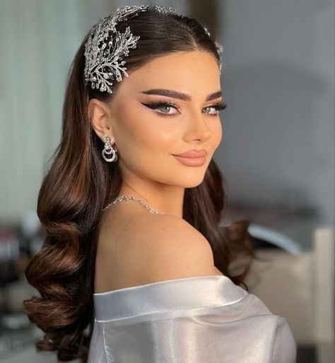 Embracing Elegance: Top Wedding Hairstyles for Long Hair in 2024 Modern Bridal Hairstyles, Bridal Ponytail, Bridal Updos, Wedding Hair Trends, Bridal Hair Down, Engagement Hairstyles, Bridal Hairdo, Bridal Hair Inspiration, Boho Wedding Hair