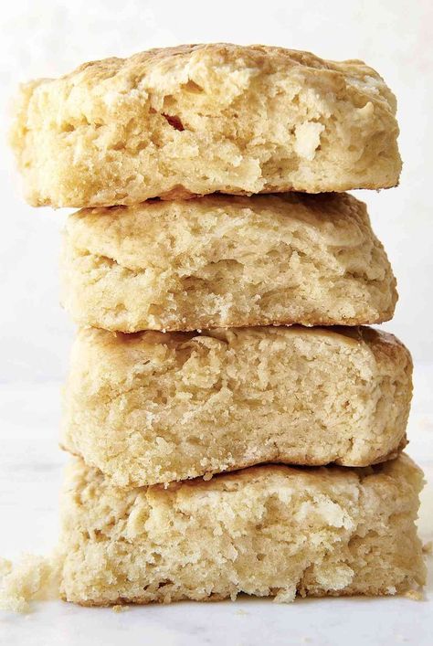 We're sharing Joanna Gaines' biscuit recipe for magnolia biscuits from the Magnolia Table cookbook. Treat your family to a taste of the South. #comfortfood #comfortfoodrecipes #realsimple #recipeideas #recipes #biscuits Flaky Biscuit Recipe, Cheddar Biscuit Recipe, Recipes Biscuits, Cheddar Biscuit, Joanna Gaines Recipes, Berry Breakfast, American Desserts, Cheddar Biscuits, Magnolia Table