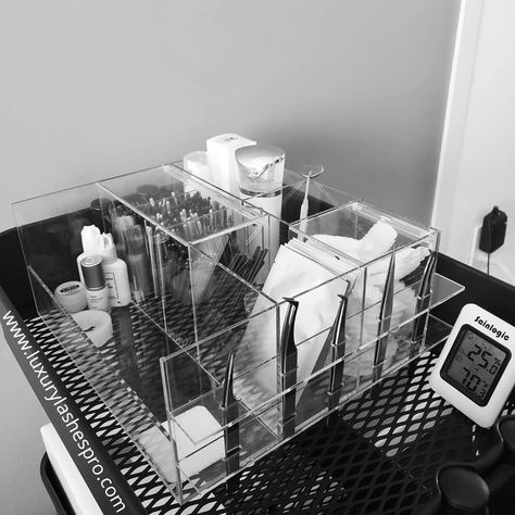 Our Lash Cart Organizer 😍 It has 5 slots for tweezers and 4 compartments with lid to keep your spoolies away from contamination 😷 Lash… Lash Room Ideas, Eyelash Studio, Eyelash Extensions Salons, Lash Room Decor, Esthetician Room Decor, Lash Extension Supplies, Eyelash Salon, Esthetics Room, Mink Lash Extensions