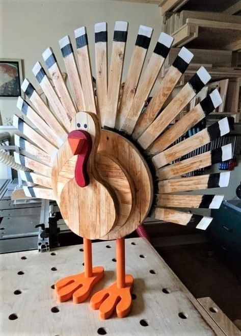 Thanksgiving Wood Crafts, Wooden Turkey, Wood Log Crafts, Wood Yard Art, Wood Art Projects, Bedroom Crafts, Christmas Wood Crafts, Diy Home Decor Bedroom, Home Decor Projects