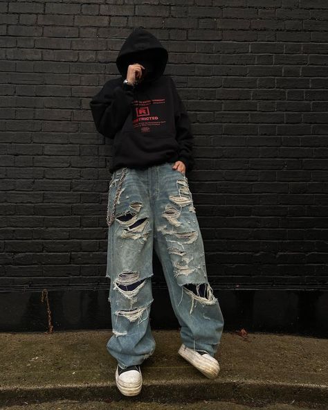 Borja Destroyed Balenciaga Jeans Ripped Jeans Inspo, Rip Jeans Outfit, Destroyed Jeans Outfit, Baggy Ripped Jeans Outfit, Ripped Jeans Aesthetic, Ripped Jeans Ideas, Vintage Jeans Outfit, Baggie Jeans Outfit, Baggy Jeans Outfits