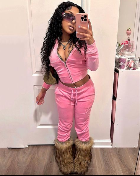 Pink Fur Boots Outfit, Fall Sets Outfit, Fur Boot Outfits, Fuzzy Boots Outfit Y2k, Outfits With Fur Boots, Stephany Andrea, Fur Boots Outfit Black Women, Fuzzy Boots Outfit, Pink Baddie Outfits