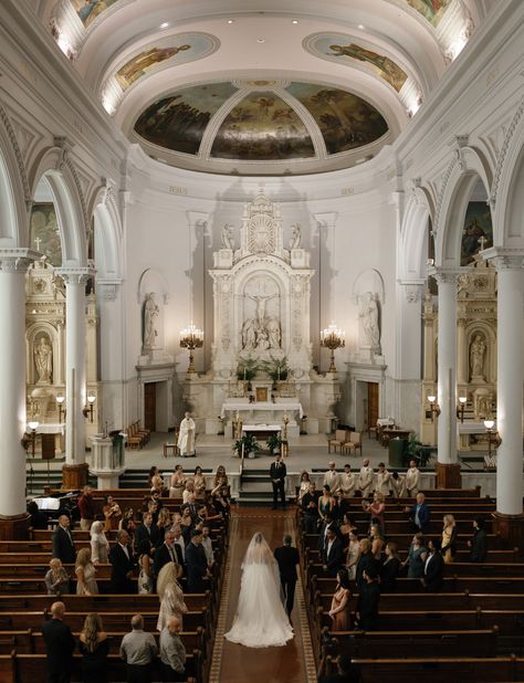 A Historic Detroit Cathedral Wedding with French style | Jess & Will Elegant Indoor Wedding Reception, Small Fancy Wedding, Old Cathedral Wedding, Wedding In Cathedral, Cathedral Wedding Aesthetic, Father Of The Bride Wedding, Vintage Church Wedding, Victorian House Wedding, Wedding In Church