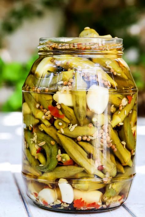 Pickled Okra (Crisp, Peppery & Flavorful) | Chef Tariq | Food Blog Pickled Okra Recipe, Pickled Okra Recipes, Pickled Vegetables Recipe, Okra Recipe, Okra Stew, Pickled Okra, Canning Pickles, Home Canning Recipes, Canning Vegetables