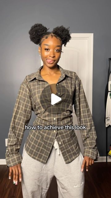 nikki on Instagram: "how to cinch ur button ups 🫴🏾   .  .  . #tutorial #shirttutorial #cinchshirts #cinchbuttonup #stylebuttonup #stylinghack #howtostyleshirts #buttonuphack #shirthack #fashiontips #fashionhacks" How To Crop A Button Up Shirt, How To Cinch A Shirt, How To Tighten A Shirt, Button Up Shirt Outfit, Outfit Tips, Shirt Tutorial, Shirt Hacks, Button Ups, Work Fits