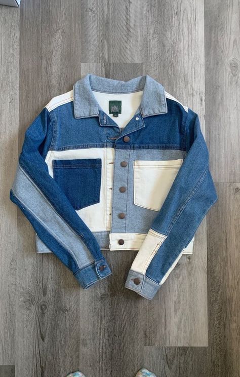 Diy Denim Vest, Pola Jaket, Vestiti In Jeans, Ropa Upcycling, Denim Inspiration, Diy Vetement, Denim Ideas, Cooler Look, Upcycled Fashion