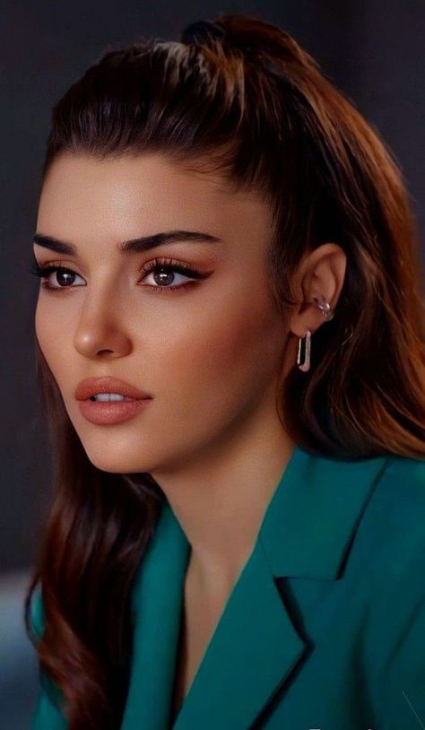 Turkish Women Beautiful, Turkish Beauty, South Asia, Beautiful Eyes, Maquillaje De Ojos, Middle East, Natural Makeup, Long Hair, Makeup Looks